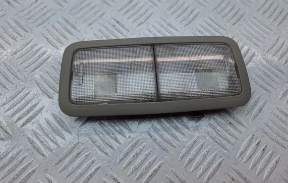 Toyota Avensis T270 Rear seat light 8136905020