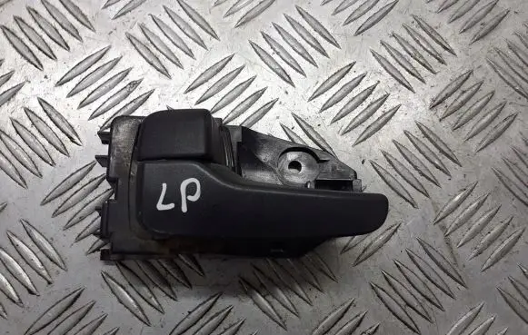 Mitsubishi Outlander Front door interior handle 