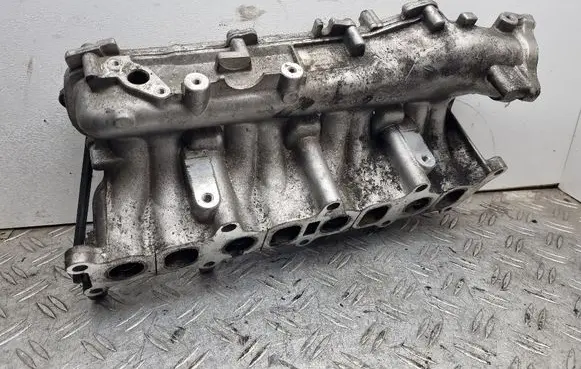 Opel Astra J Intake manifold 700997160 8973858235