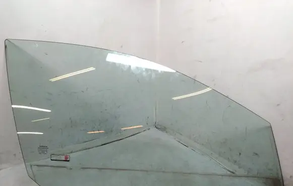 Volvo V70 Front door window glass four-door