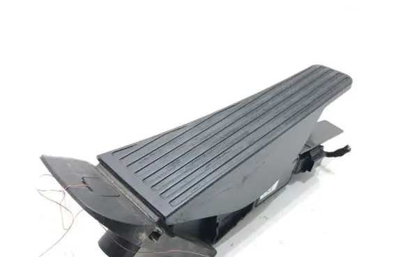 Volvo XC60 Accelerator throttle pedal 32212451