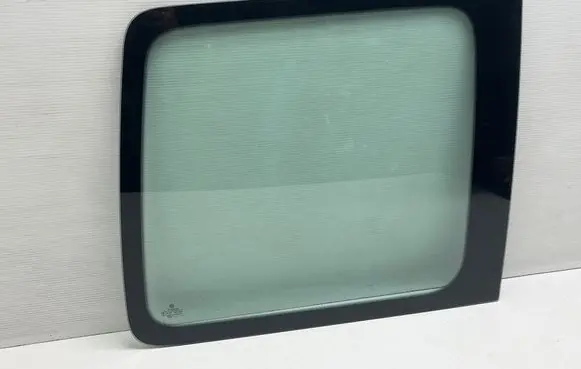 Volkswagen Caddy Rear side window 43R001583 DOT682M3232AS2 E000231