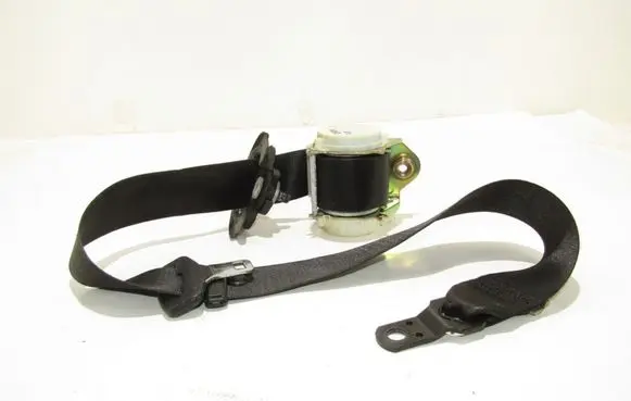 BMW X3 E83 Front seatbelt