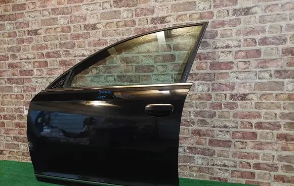 Audi A6 S6 C6 4F Front door