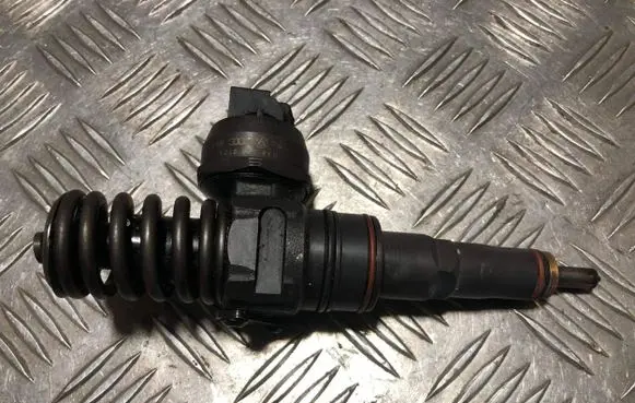 Volkswagen Golf IV Fuel injector 0414720037 038130073AJ