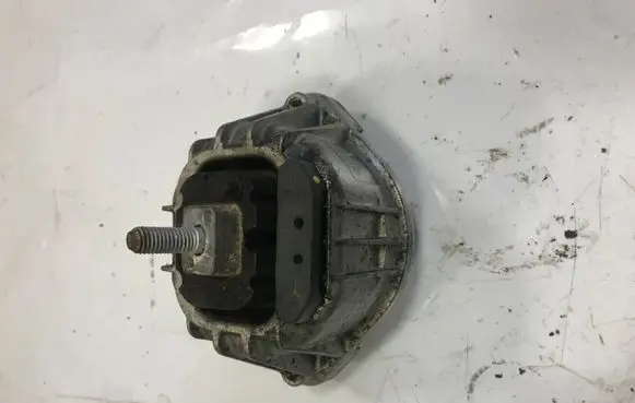 BMW 1 E81 E87 Engine mount bracket 6768799 13981112