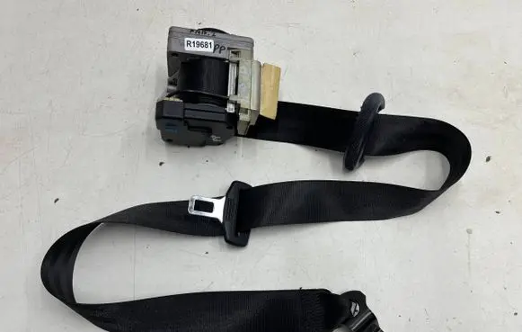 Skoda Fabia Mk1 (6Y) Front seatbelt 6y0857702a