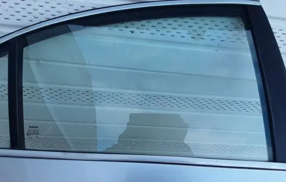 Nissan Primera Rear door window glass 43R00049