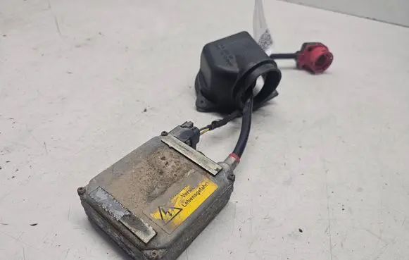 Opel Omega B2 Headlight ballast module Xenon 90565932