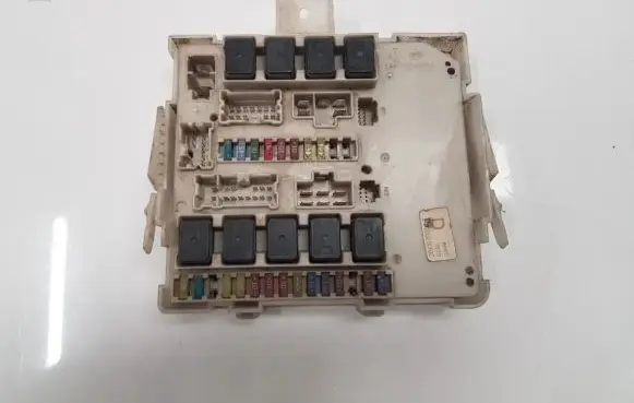 Nissan Navara D40 Trunk lid opening control unit 