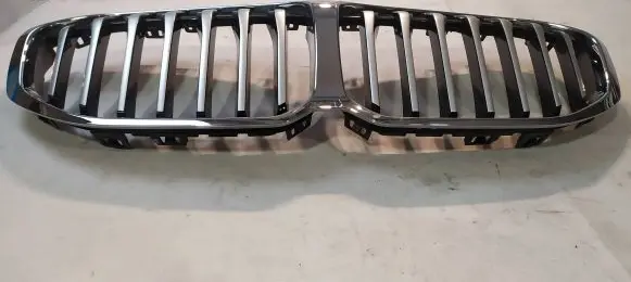 BMW 1 F40 Front grill 5A39368 5A39366