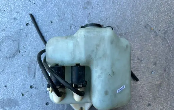 Nissan Patrol 260 Windshield washer fluid reservoir/tank 28910-G9614