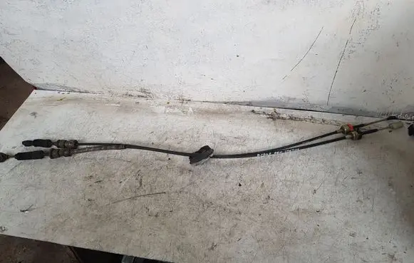 Dodge Caliber Gear shift cable linkage