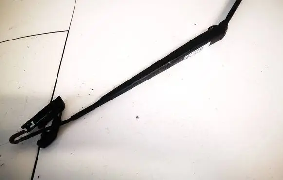 Nissan X-Trail T30 Front wiper blade arm