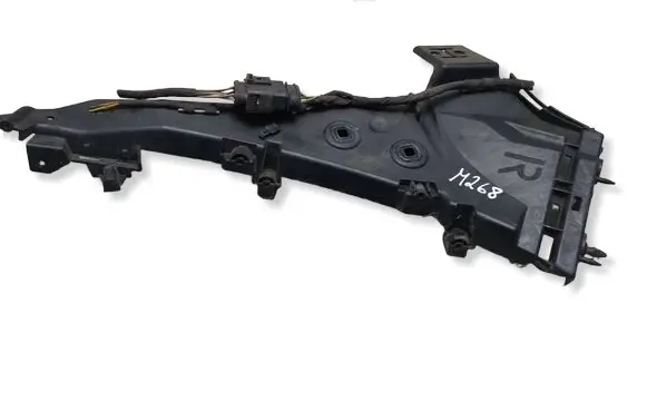 Audi Q7 4L Front bumper mounting bracket 4L0807284B