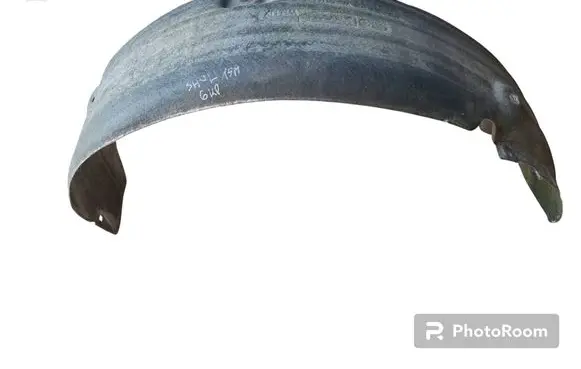 Rear arch fender liner splash guards