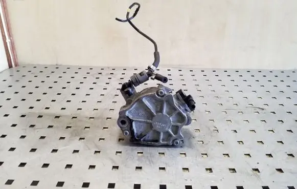Peugeot 208 Vacuum pump 9684786780