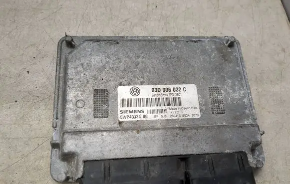 Volkswagen Polo V 6R Engine control unit/module 03D906032C 3PD2501 5WP401240