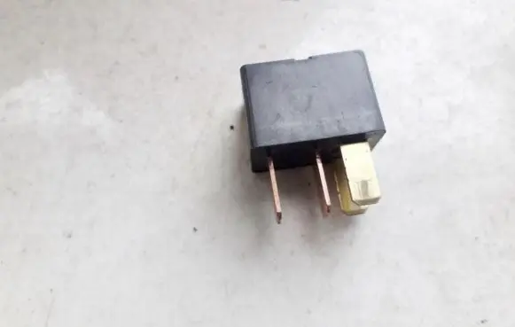 Mitsubishi Outlander Other relay MR588567