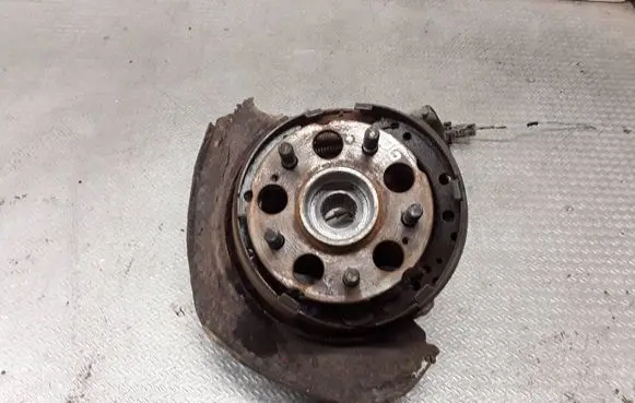 Honda CR-V Rear wheel hub spindle/knuckle