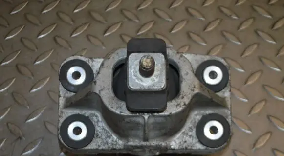 Land Rover Range Rover Sport L494 Engine mount bracket