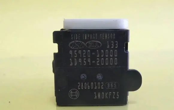 KIA Carens II Airbag deployment crash/impact sensor 959201D000 95920-1D000