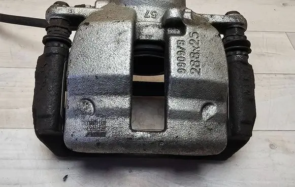Mercedes-Benz B W245 Front brake caliper 