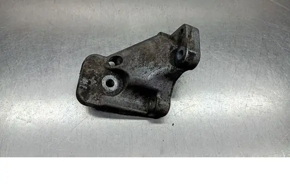 Volvo V70 Engine mounting bracket 86341232