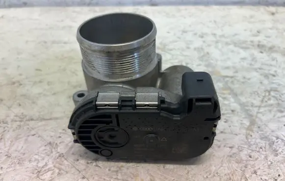 Audi A4 S4 B9 Throttle valve 06K133062M