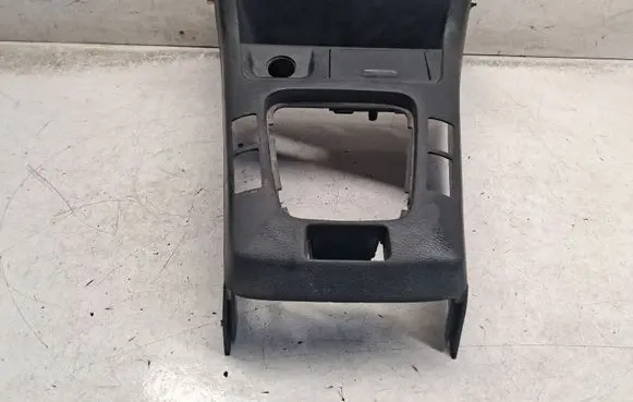 BMW 3 E36 Center console 8146335