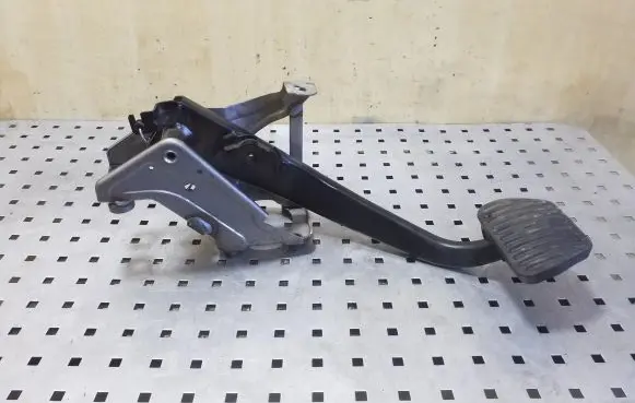 Land Rover Range Rover Sport L494 Brake pedal DK622D094BB
