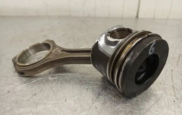 Audi Q7 4L Piston with connecting rod 059AA