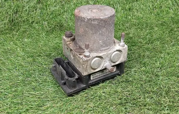 Ford Mondeo Mk III ABS Pump 5S712M110AB