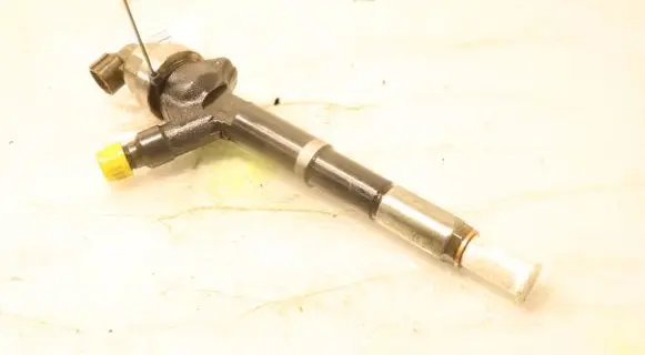 Opel Astra J Fuel injector