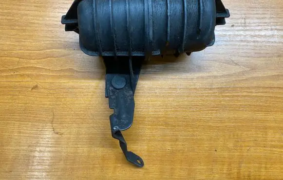BMW 5 E39 Vacuum air tank 11652247620