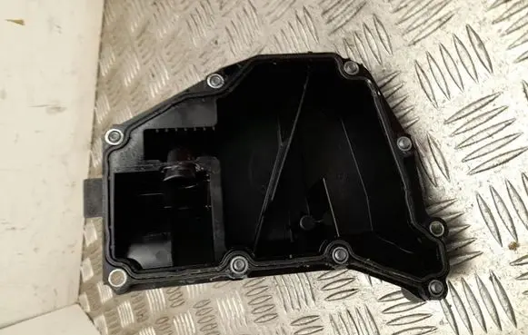Volkswagen Golf VIII Oil breather separator 04E103464BH