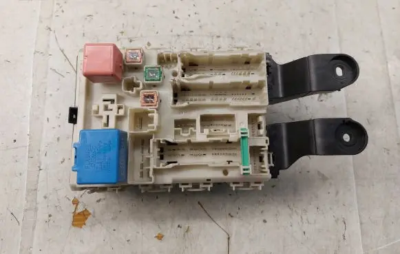 Toyota Avensis T270 Fuse box set 8273005340 8273005170C