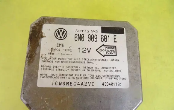 Volkswagen Golf III Airbag control unit/module 6N0909601E