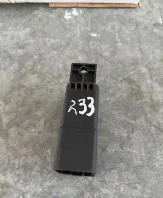 Volkswagen Touran I Glow plug pre-heat relay 038907281D 51299023A