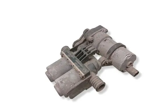 BMW 5 E39 Coolant heater control valve 8372004