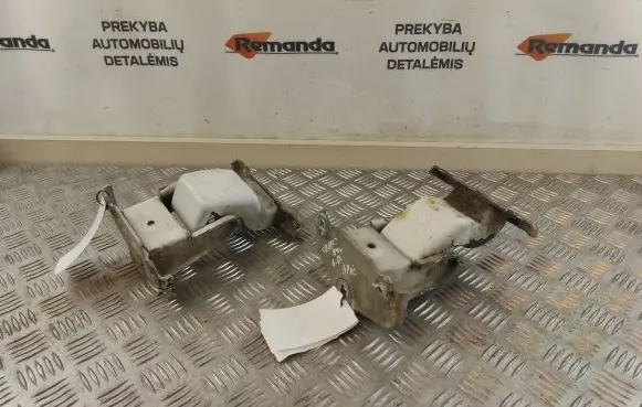 Rear door hinge set