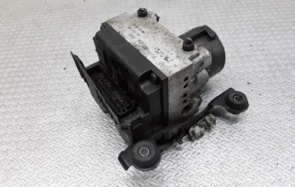 Audi A4 S4 B5 8D ABS Pump 0265214002 8D0614111