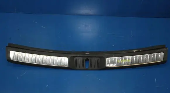 Toyota Avensis T270 Trunk/boot sill cover protection