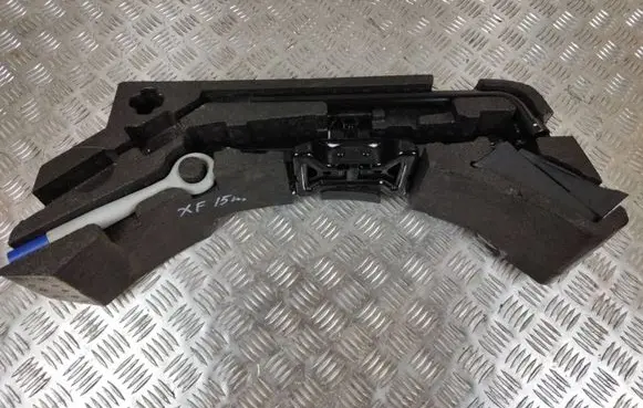 Jaguar XF X260 Tool set GX7317B043AE