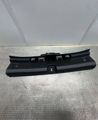 Trunk/boot sill cover protection