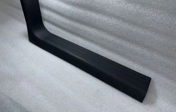 Front sill trim cover