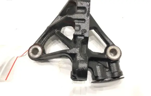 Engine mounting bracket