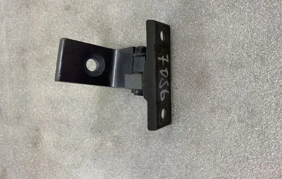 BMW 5 E60 E61 Front door upper hinge 7068074
