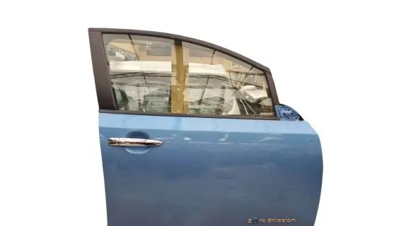 Nissan Leaf I (ZE0) Front door