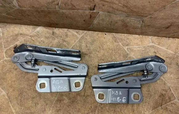Mercedes-Benz GL X164 Engine bonnet/hood hinges A2518800428